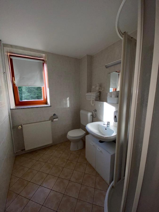 Guesthouse Pri Cebelici Lukovica pri Domzalah ภายนอก รูปภาพ