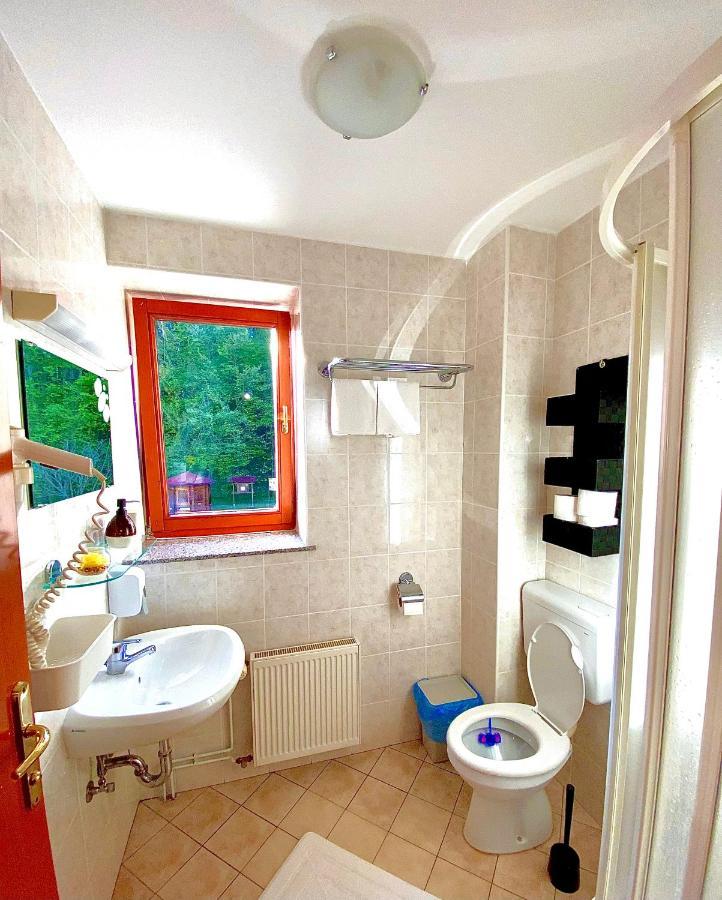 Guesthouse Pri Cebelici Lukovica pri Domzalah ภายนอก รูปภาพ