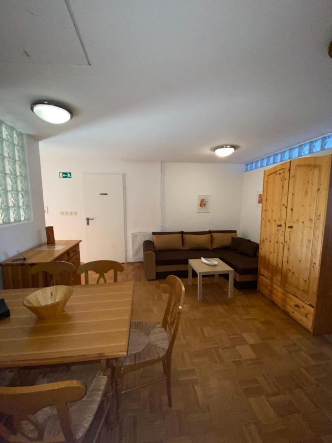 Guesthouse Pri Cebelici Lukovica pri Domzalah ภายนอก รูปภาพ