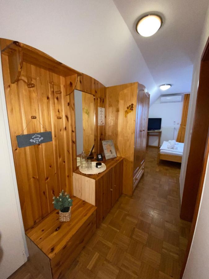 Guesthouse Pri Cebelici Lukovica pri Domzalah ภายนอก รูปภาพ