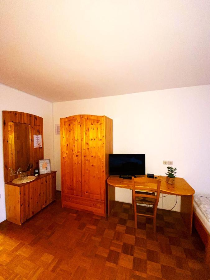 Guesthouse Pri Cebelici Lukovica pri Domzalah ภายนอก รูปภาพ