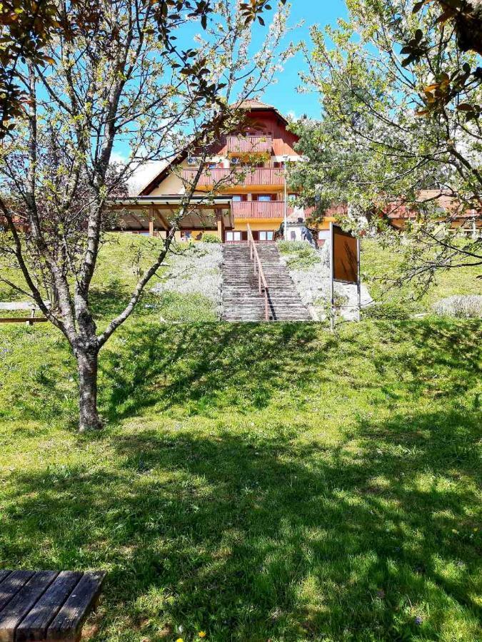 Guesthouse Pri Cebelici Lukovica pri Domzalah ภายนอก รูปภาพ