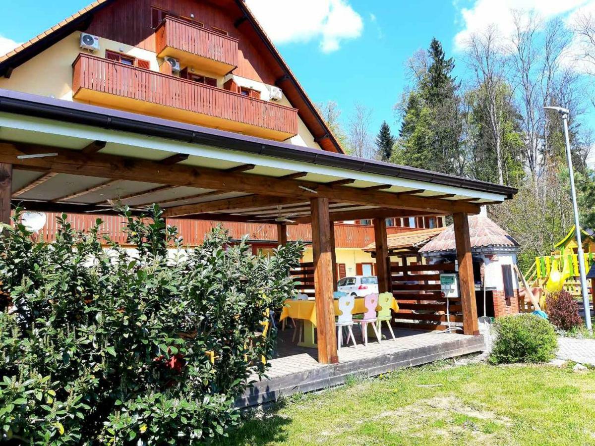Guesthouse Pri Cebelici Lukovica pri Domzalah ภายนอก รูปภาพ