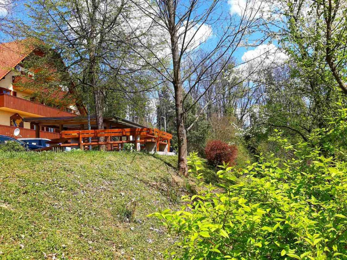 Guesthouse Pri Cebelici Lukovica pri Domzalah ภายนอก รูปภาพ