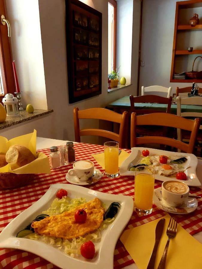 Guesthouse Pri Cebelici Lukovica pri Domzalah ภายนอก รูปภาพ
