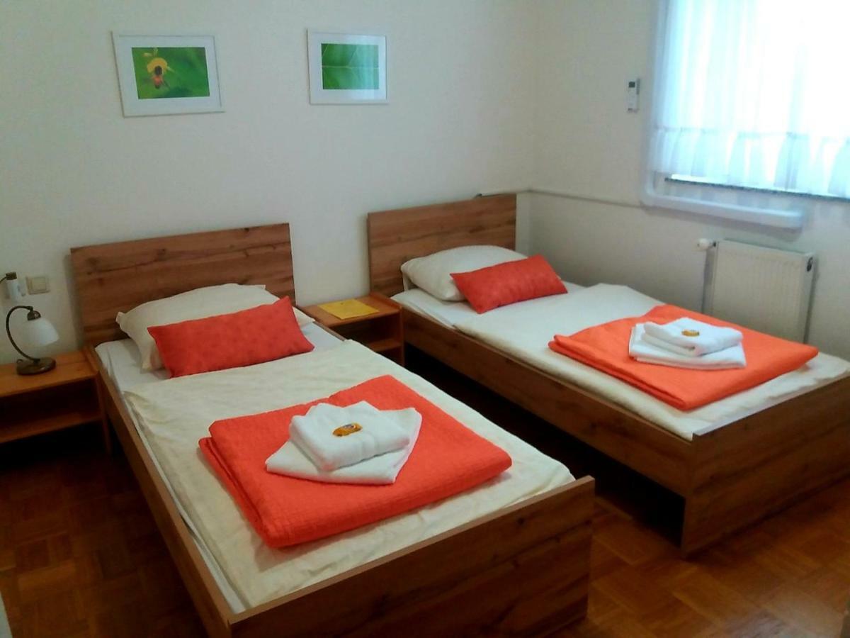 Guesthouse Pri Cebelici Lukovica pri Domzalah ภายนอก รูปภาพ