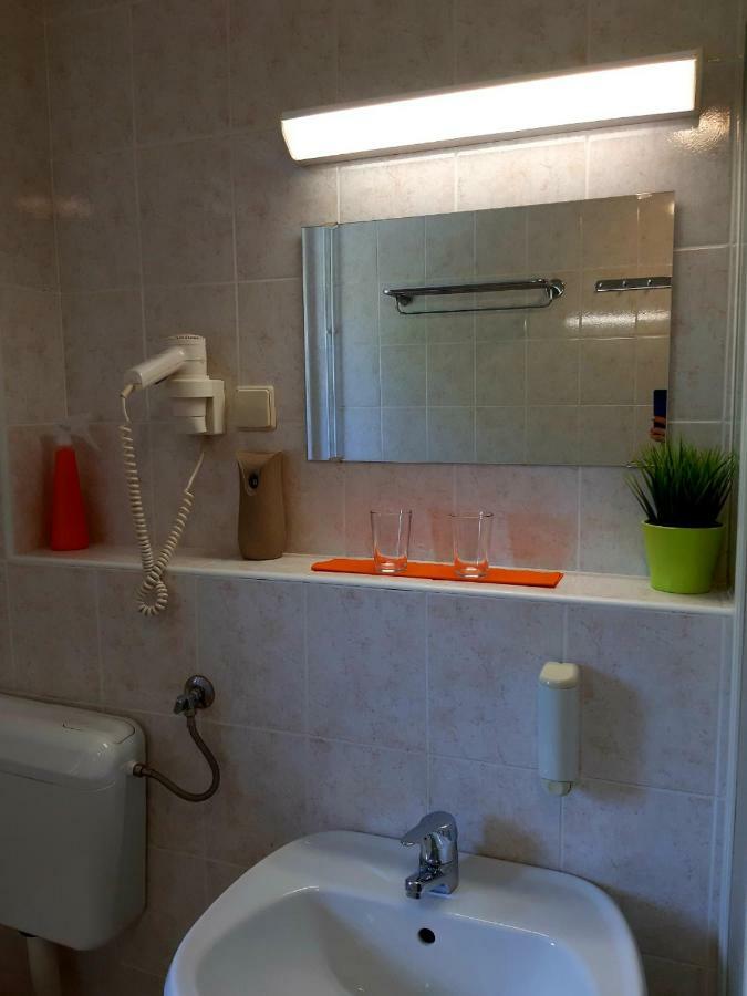 Guesthouse Pri Cebelici Lukovica pri Domzalah ภายนอก รูปภาพ