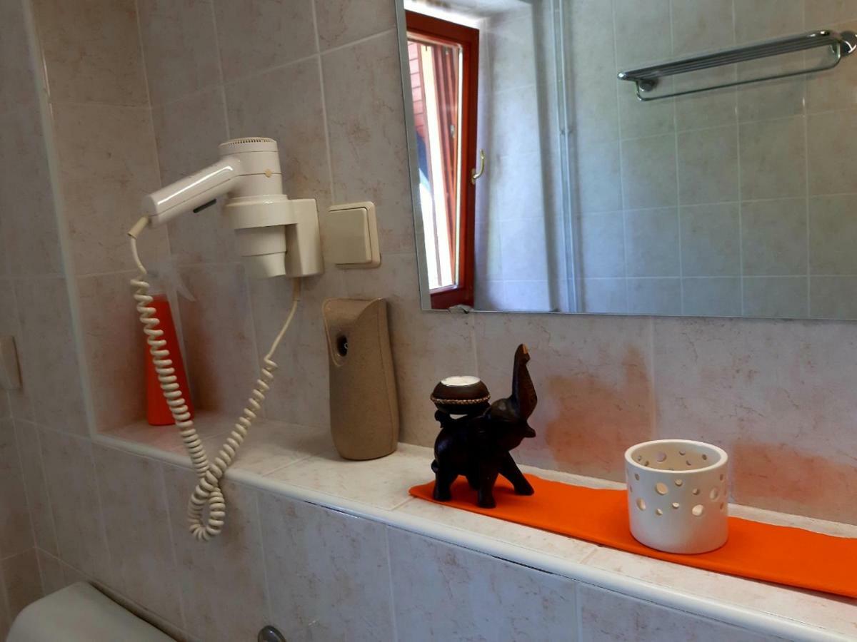 Guesthouse Pri Cebelici Lukovica pri Domzalah ภายนอก รูปภาพ